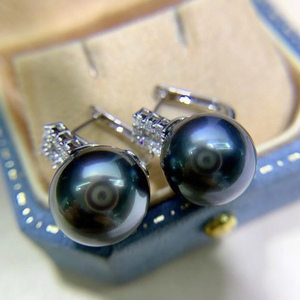 Boucles d'oreilles en or thé ultra-résistantes de 9-10 mm, légèrement défectueuses, texture or riche, complétées par des boucles d'oreilles en perles d'or épais 18 carats offertes - Product Image 4