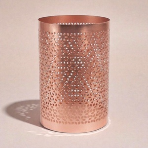 Portavelas Cilíndrico de Cobre con Patrón Perforado, Resistente al Calor, Decoración para el Hogar - Product Image 1