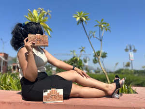 Cuir de fourrure de vachette usiné à la main sculpture portefeuille pochette coque de téléphone élégant nouveau Design portefeuille multi-usages portefeuilles en cuir occidental - Product Image 4