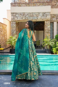 Magnifique ensemble de robes longues en soie gaufrée de style indien-pakistanais, séchage rapide, tenue ethnique moderne pour les fêtes et les occasions festives - Product Image 5