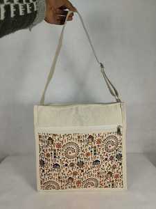 Sac bandoulière en toile imprimée écologique avec chaînes et poche avant zippée pour les voyages et l'usage quotidien - Product Image 1