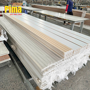 Revêtement mural moderne rayé en WPC co-extrudé résistant aux UV, résistant aux intempéries pour les façades de bâtiments extérieurs - Product Image 5