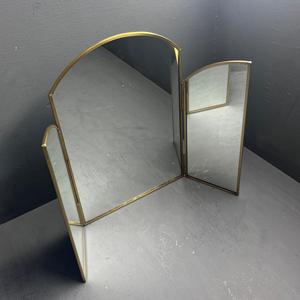Espejo decorativo de mesa con diseño plegable, forma única y acabado en latón. - Product Image 4