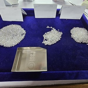 Diamantes Sintéticos Redondos Brillantes HPHT de 0.40ct a 0.43ct, Pulidos, Color F, VVS VS, para Joyería - Product Image 5