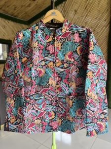 เสื้อแจ็คเก็ตผ้าฝ้ายพิมพ์ลายดอกไม้เย็บมือสำหรับผู้หญิง |   เสื้อโค้ทฤดูหนาวน้ำหนักเบาเนื้อนุ่ม |   เสื้อแจ็คเก็ตดีไซน์ลำลองมีกระเป๋าด้านหน้า - Product Image 6