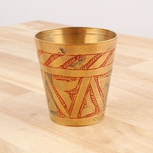 แก้วน้ำดื่มทองเหลืองพร้อมแก้วน้ำแกะสลักลายดอกไม้สำหรับห้องครัวที่บ้านภาชนะใส่เครื่องดื่มอายุรเวทแบบดั้งเดิม - Product Image 3