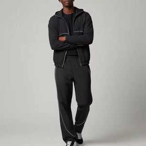 Ensemble de jogging personnalisé de haute qualité pour homme avec bandes réfléchissantes, veste coupe-vent en nylon, ensemble de survêtement pour homme - Product Image 2
