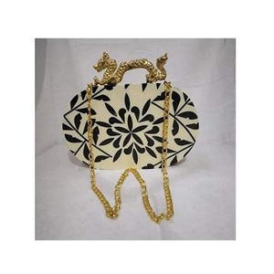 Pochette de soirée rose en résine et strass pour femme, sac à main léger fait main, style tendance, idéal pour mariage - BY MULTI CRAFT - Product Image 3