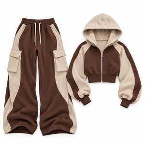 Ensemble de survêtement cargo décontracté pour femme, couleur marron, avec sweat à capuche court zippé et pantalon de survêtement utilitaire à jambe large, en molleton GSM personnalisé - Product Image 3
