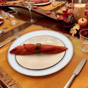 Assiette de présentation texturée argentée, élégante et décorative, pour tables d'événements - Product Image 2