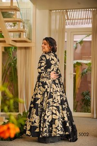 Robe Anarkali pour femme, noire et dorée, à imprimé floral, longueur ras du sol, style traditionnel indien et pakistanais, en polyester, coupe ample - Product Image 2