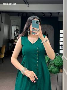 Nouvelle Collection de Kurtis Longs en Coton Khadi avec Détails Ghughri et Fente Avant, Fournisseur et Exportateur Mondial - Product Image 5