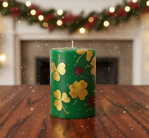 Bougie Pilier en Paraffine Florale Verte Élégante (7,6x7,6 cm) Faite à la Main, Écologique, Décoration d'Intérieur pour Fêtes et Mariages - Product Image 2