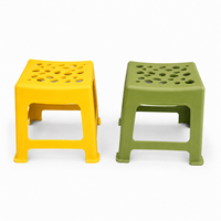 Chaise empilable en plastique pour salles à manger, lieux événementiels et projets de mobilier hôtelier
