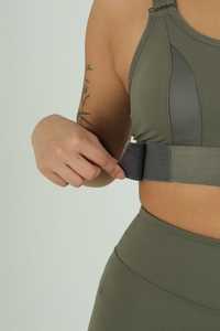 Ensemble de yoga trois pièces haut de gamme pour femme : Leggings sans couture taille haute, soutien-gorge de sport, veste légère zippée, tenue de fitness respirante, personnalisable - Product Image 6