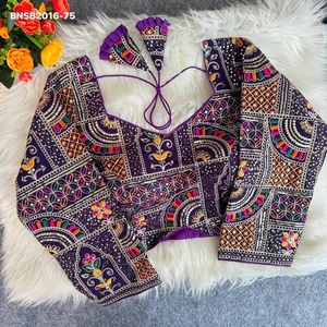 Blusa de Alta Calidad en Faux Georgette con Bordado de Hilo y Lentejuelas, Manga 3/4 y Corte Tipo Manzana, Colección de Moda Femenina - Product Image 1