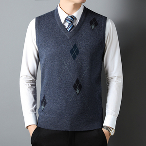 Gilet pull sans manches gris style universitaire pour homme, motif géométrique épais, uniforme scolaire, col en V, unisexe, tricoté pakistanais pour étudiants - Product Image 5