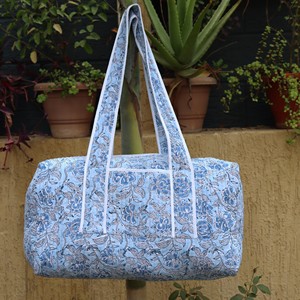 Sac de voyage en coton bleu à fleurs avec fermeture éclair, grande capacité, sac de week-end à bandoulière - Product Image 1