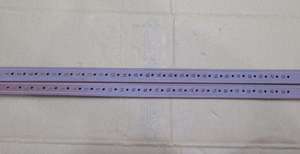 Sangles de selle en cuir, lot de 2, réglables, pour équitation anglaise, avec numéros brodés, couleur violette - Product Image 1