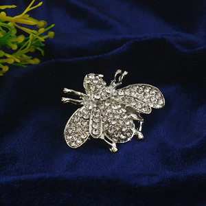 Broche de Mariposa de Cristal, Pin de Solapa de Insecto Chapado en Plata de Latón, Accesorio de Moda, Regalo para Mujer para Boda, Compromiso o Fiesta - Product Image 5