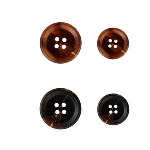 Boutons en corne de buffle naturelle de haute qualité, style poli 'Love', pour manteaux, directement de l'usine - Product Image 3