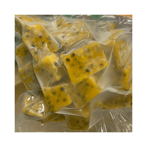 Pulpe et graines de fruit de la passion surgelées IQF, emballées sous vide, pour smoothies, desserts et boissons - Product Image 1