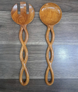 Cuchara de madera con mango retorcido de fábrica vietnamita, mango decorativo tallado en madera de pino rojo para uso en cocina, cocina y servir. - Product Image 1