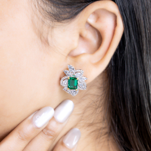 Boucles d'oreilles clous élégantes en argent sterling 925 plaqué rhodium avec zircon taille poire et halo floral, bijoux de luxe pour mariage - Product Image 3