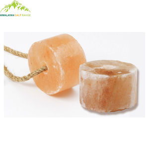 Venta al por mayor de sal rosa natural del Himalaya en trozos, embalaje personalizado OEM para uso en caballos, ganado y perros, sal para lamer para animales de Pakistán - Product Image 4