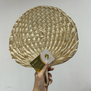 Éventail en bambou classique avec cadre en bambou et tissu pour la décoration d'événements culturels au Vietnam - Product Image 1