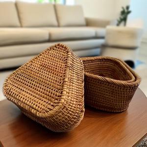 Panier de rangement rectangulaire en rotin tressé, organisateur à ouverture supérieure, idéal pour la salle de bain, le comptoir de vanité et la chambre à coucher, fabriqué en Inde - Product Image 4