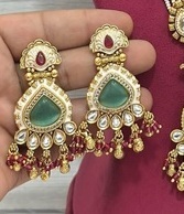 Joyas de Lujo de la Mejor Calidad Inspiradas en Sabyasachi, Hechas a Mano, Chapadas en Oro, con Imitación de Perlas Kundan Polki y Moissanita, para Fiestas de Compromiso - Product Image 2