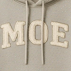 เสื้อฮู้ดดี้สตรีทแวร์สุดเทรนดี้ ประดับโลโก้ด้วยคริสตัล สำหรับผู้ชาย ตกแต่งคริสตัลทั่วตัว พร้อมเชือกผูก ปรับแต่งโลโก้ได้ตามต้องการ รับผลิตแบบ OEM - Product Image 4