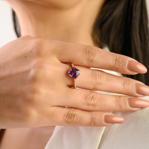 Bague empilable personnalisée en or jaune 14 carats avec améthyste et diamant en forme de trèfle à quatre feuilles, bijou pierre de naissance de février, nouvelle création de designer - Product Image 2