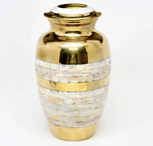 Urne de crémation en métal pour adultes ou animaux domestiques Urne souvenir personnalisable avec options de gravure haut de gamme - Product Image 1