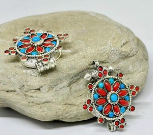 Pendentifs Ghau ethniques bouddhistes tibétains en argent plaqué turquoise Asthamangal, faits à la main au Népal, pour occasions festives, attrayants - Product Image 4