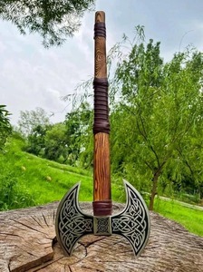 ขวานยุทธวิธีใบมีดคู่ ลายเซลติก หัวเหล็กตีขึ้นรูป ด้ามไม้ สำหรับตัดต้นไม้ - Product Image 4
