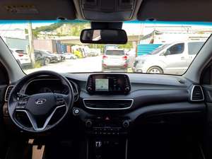 รถ Tucson SUV ปี 2020 สีขาว มือสอง เครื่องยนต์เทอร์โบดีเซล เกียร์ออโต้ เบาะหนัง จอสัมผัส 5 ประตู สำหรับการเดินทางในเมือง - Product Image 3