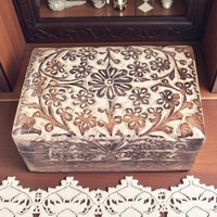 Kotak penyimpanan dan hadiah dekoratif kotak kayu seni rakyat desain bunga dengan ukiran Hindu Ohm untuk buah kering