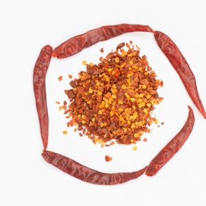 Paillettes de piment rouge de qualité supérieure, découpées finement, poivre naturel broyé Guntur, saveur riche, épice à chaleur moyenne, pour la cuisine, approvisionnement en vrac, exportation - Product Image 2