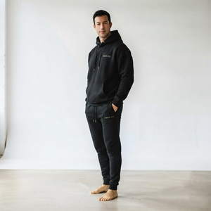 Survêtement Homme Deux Pièces en Coton Lourd Respirant de Qualité Supérieure, Personnalisable avec Logo Doré, Couleur Noire Tendance - Product Image 3