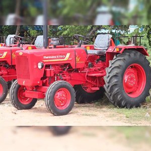 Tracteur agricole Mahindra 275 DI XP Plus 2 roues motrices, diesel, avec hydraulique avancée et moteur à faible consommation de carburant - Product Image 2