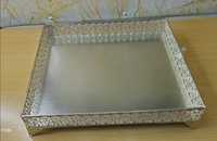 Plateau miroir rectangulaire en argent antique, plateau décoratif en métal filigrané, plateau de vanité orné de découpes florales, plateau de centre de table de mariage