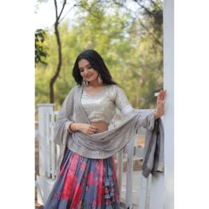 Faux Georgette imprimé numérique avec fil à paillettes lourd travail brodé Lehenga choli - Product Image 3