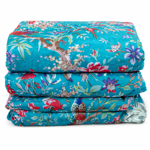 ผ้าพิมพ์ลายคอตตอนออร์แกนิค 100% คุณภาพพรีเมียม เป็นมิตรต่อสิ่งแวดล้อม |   ลายดอกไม้สีเขียวอมฟ้ารูปนก |   เสื้อผ้าเนื้อนุ่ม ระบายอากาศได้ดี น้ำหนักเบา - Product Image 1