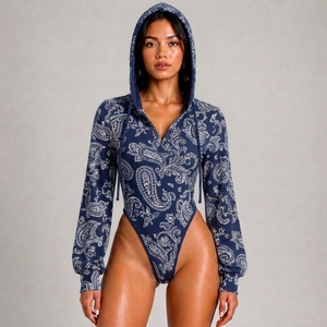 Combinaison personnalisée pour femme en polyester/coton à capuche et manches longues – Confortable, douce et tendance - Product Image 1