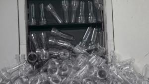 ราคาโรงงาน วัสดุพลาสติกรีไซเคิล PET Preform คุณภาพสูง เกรดขวดใส PET Flakes จำหน่ายจำนวนมากทั่วโลก - Product Image 4
