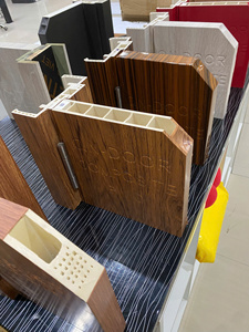 Porte intérieure moderne en bois massif WPC, étanche et insonorisée, avec accessoires de cadre, fabriquée au Vietnam - Product Image 5