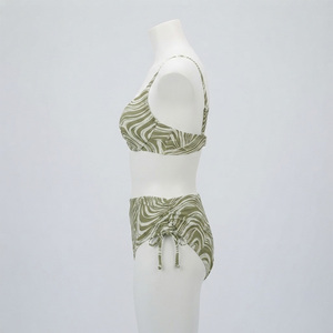 Ensemble bikini côtelé vert pour femme, haut triangle à col ras du cou, bas échancré, bordure contrastante, en Spandex et Polyester extensible, écologique - Product Image 2