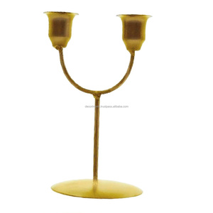 El diseño curvo moderno encaja bien con la mayoría de los estilos de decoración del hogar. El soporte cónico tiene dos velas cónicas de tamaño estándar. - Product Image 4